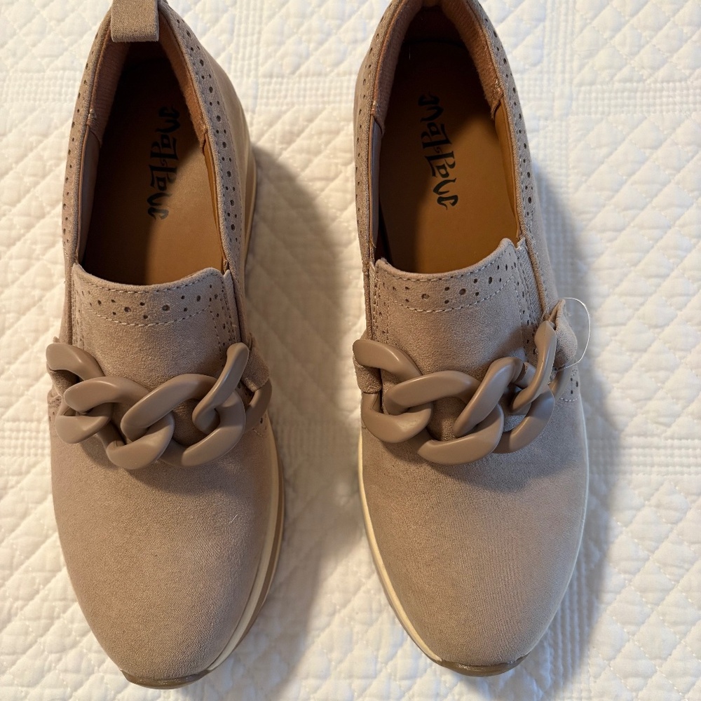 STYLISH SUEDE LOAFERS 🤎🤍